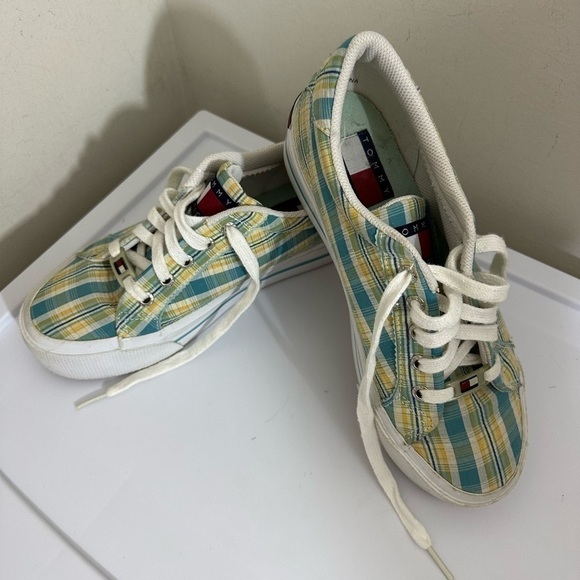 Tommy Hilfiger  sz 8 1/2 tennis shoes lace up plaid green and yellow - Picture 1 of 9